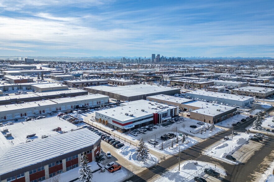 2315 30th Ave NE, Calgary, AB à louer - Aérien – Image 3 sur 3