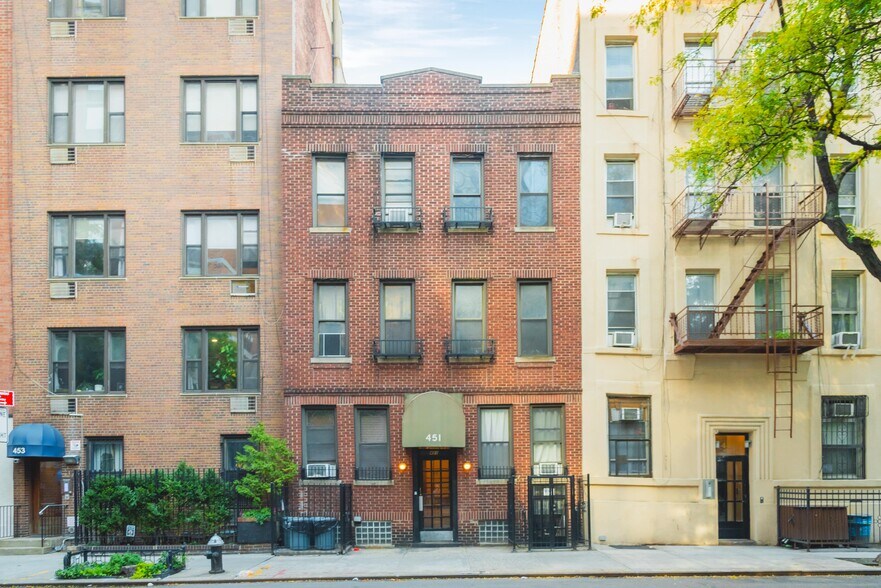 451 W 43rd St, New York, NY à vendre - Photo de l’immeuble – Image 1 sur 21