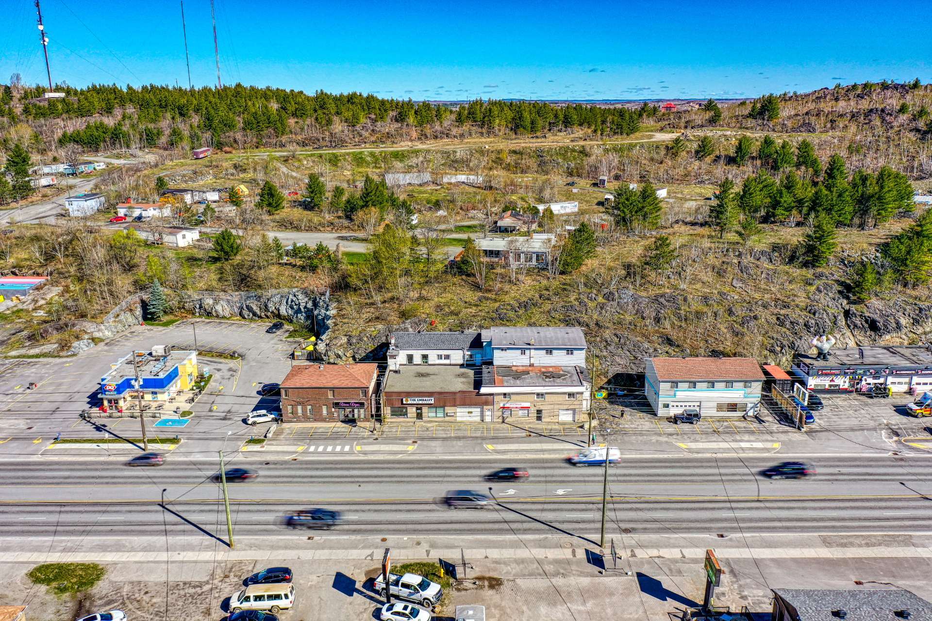 1252, 1258-1264 & 1276 Kingsway, Sudbury portefeuille de 3 biens à vendre sur LoopNet.fr Photo de l’immeuble– Image 1 sur 72