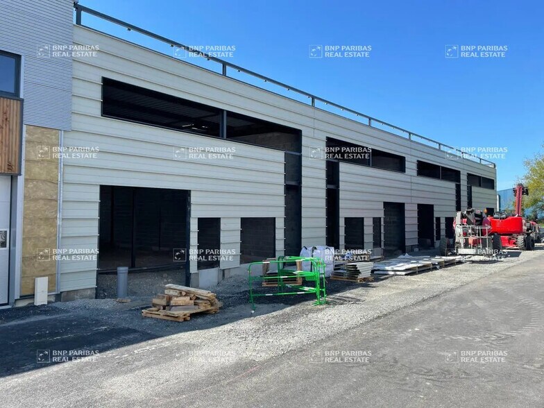 Local d'activités dans Basse-Goulaine à vendre - Photo de l’immeuble – Image 3 sur 4