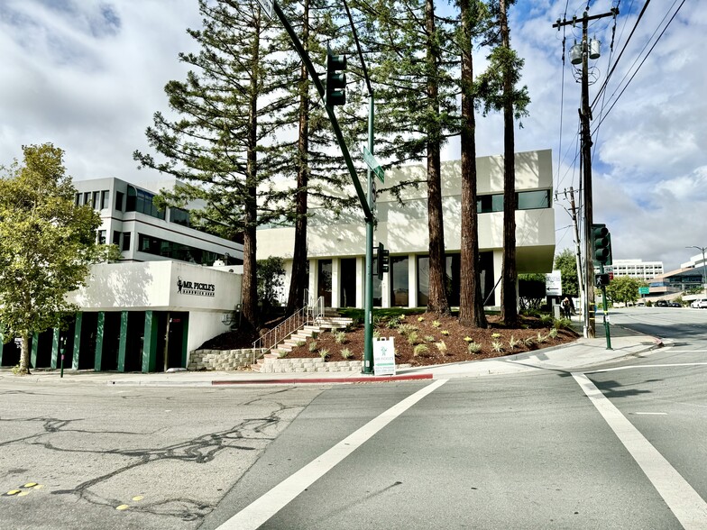 587 Ygnacio Valley Rd, Walnut Creek, CA à louer - Photo de l’immeuble – Image 2 sur 3