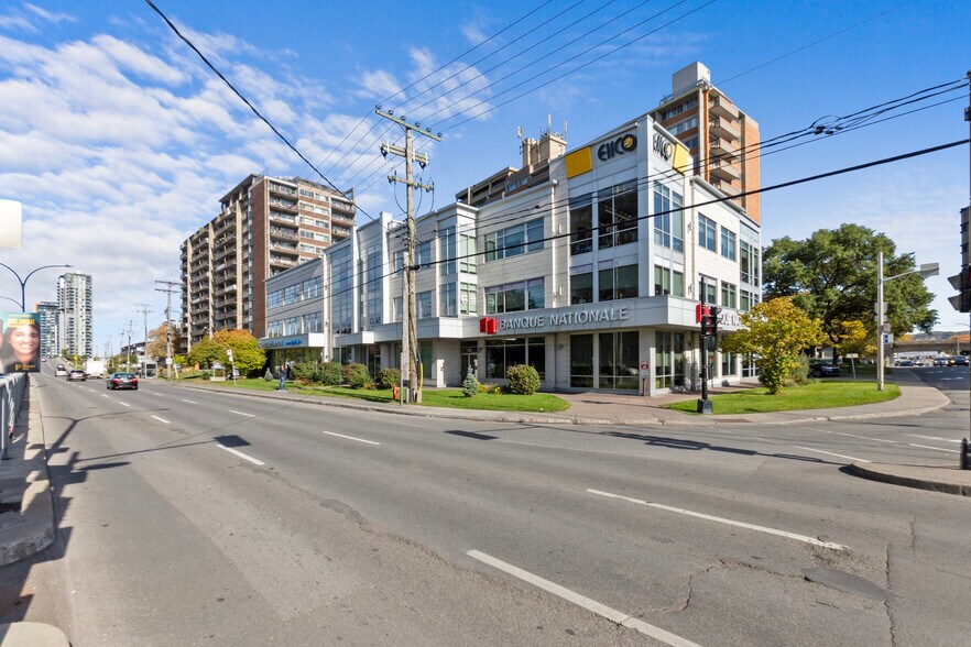 150 Boul De La Côte-Vertu, Saint-Laurent, QC à louer - Photo de l’immeuble – Image 2 sur 5
