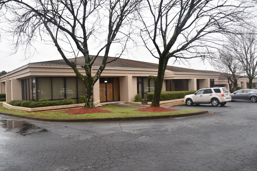 6113-6121 Oakbrook Pky, Norcross, GA à vendre - Photo de l’immeuble – Image 2 sur 11