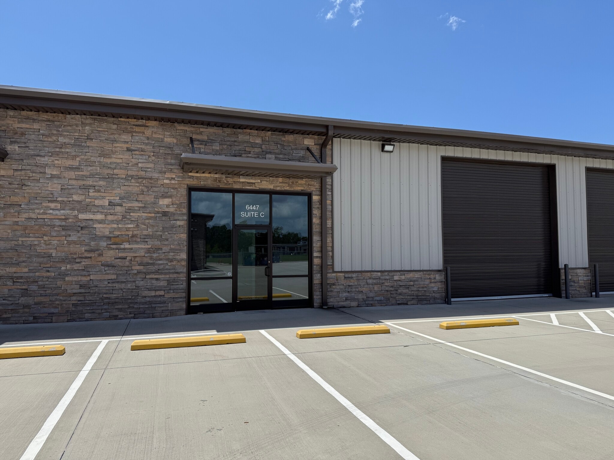 6427 Highway 105, Conroe, TX à louer Photo intérieure– Image 1 sur 2