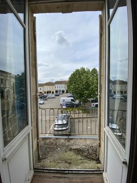 Local d'activités dans Sauveterre-de-Guyenne à vendre - Photo de l’immeuble – Image 1 sur 9