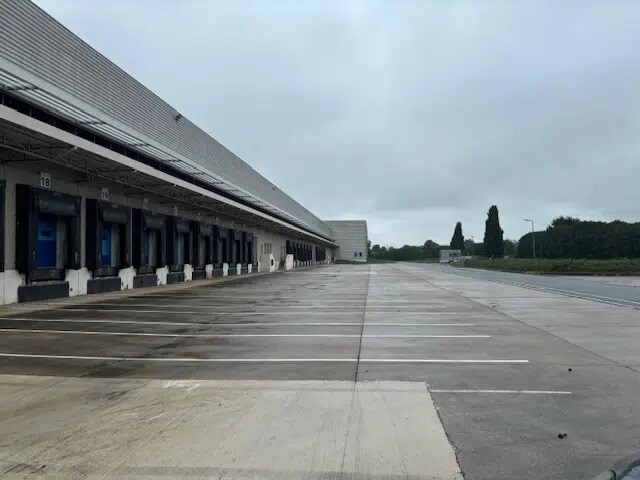 Industriel/Logistique dans Combs-la-Ville à louer - Photo de l’immeuble – Image 1 sur 15