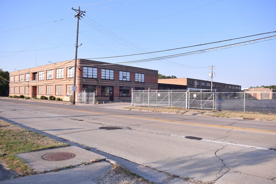 2501 9th St, Rockford, IL à vendre - Photo de l’immeuble – Image 3 sur 18