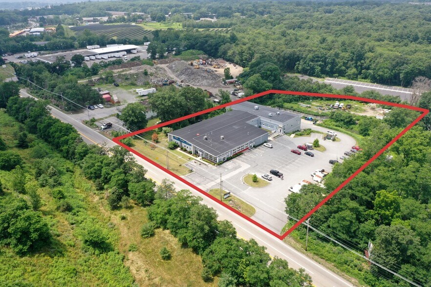 697 Hartford Tpke, Shrewsbury, MA à louer - Photo principale – Image 1 sur 7