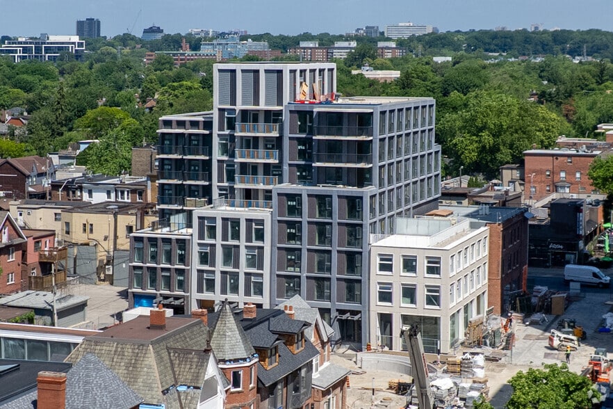 748 Bathurst St, Toronto, ON à louer - Photo de l’immeuble – Image 3 sur 11