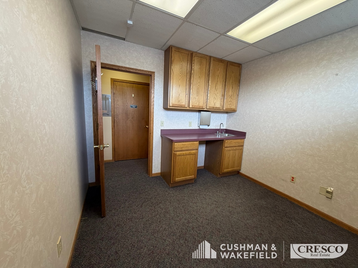 5311 Meadow Lane Ct, Sheffield Village, OH 44035 - Lot 3 - - Photo intérieure - Image 2 of 7