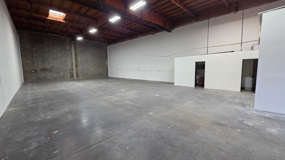 1617 W Rosecrans Ave, Gardena, CA à louer - Photo intérieure – Image 2 sur 13