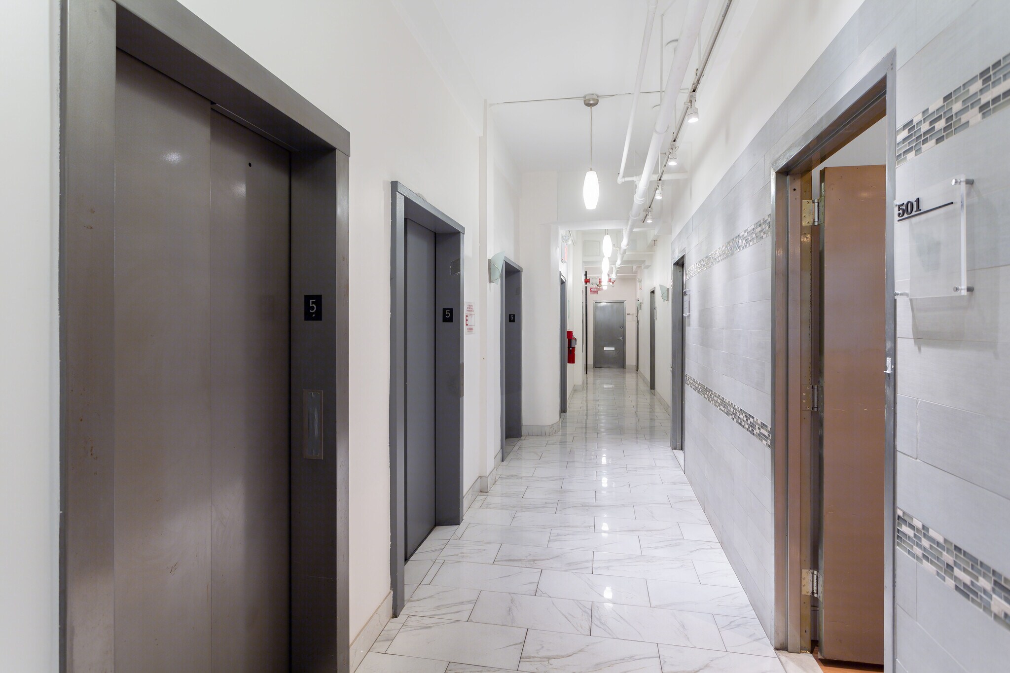 115 W 45th St, New York, NY à louer Photo principale– Image 1 sur 9