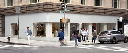 21 E 52nd St, New York, NY à louer Photo de l’immeuble– Image 1 sur 5