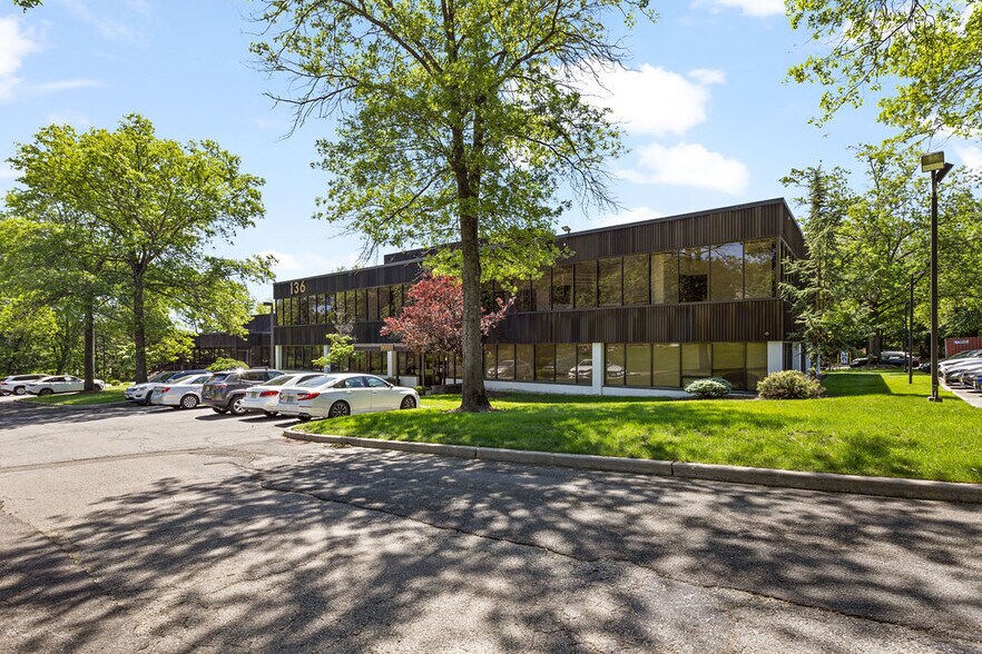 136 Summit Ave, Montvale, NJ à louer - Photo de l’immeuble – Image 1 sur 23