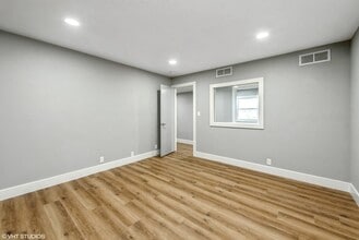 711 N 1st St, Dekalb, IL à louer Photo intérieure– Image 2 sur 8