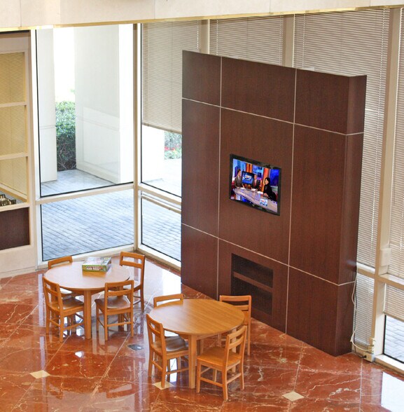 1300 Rollingbrook Dr, Baytown, TX à louer - Photo intérieure – Image 3 sur 3