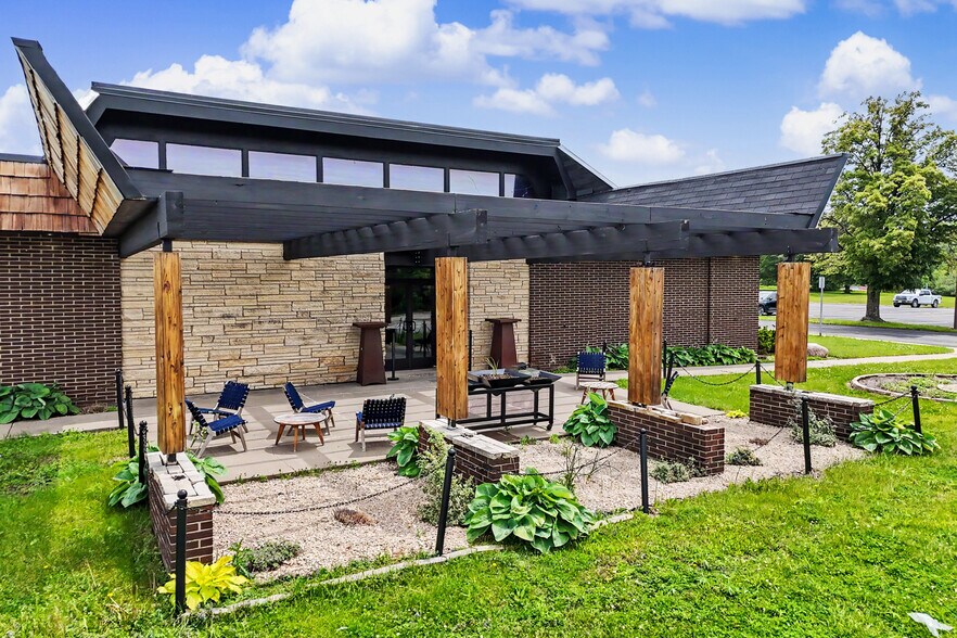 2525 Highlander Pl, Iowa City, IA à louer - Photo de l’immeuble – Image 1 sur 15