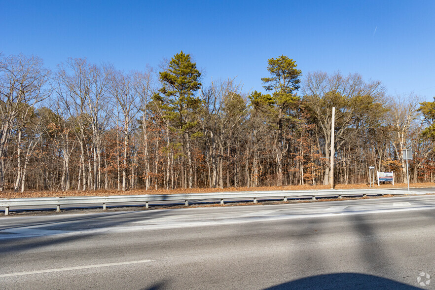 3175 Veterans Memorial Hwy, Bohemia, NY à vendre - Photo de l’immeuble – Image 3 sur 4