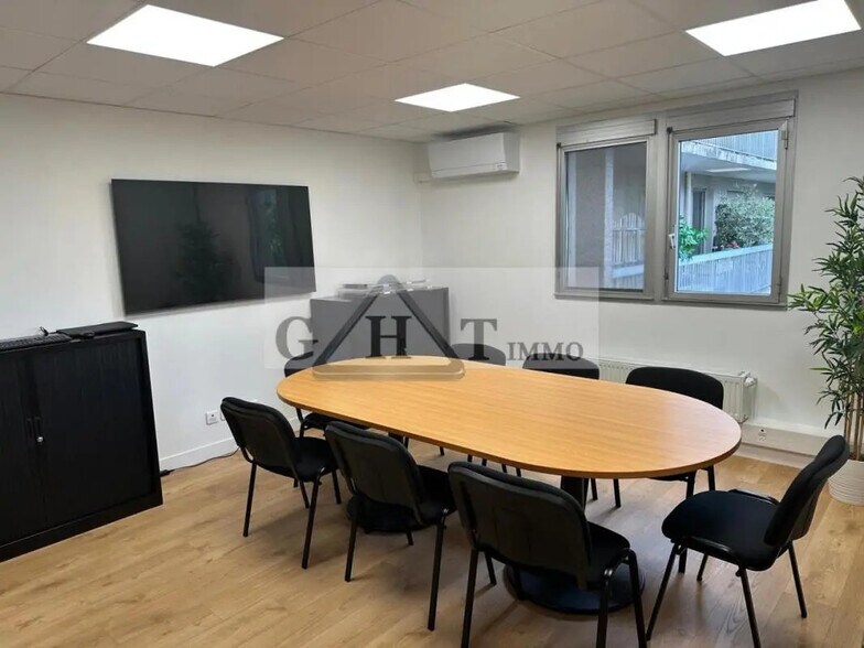 Bureau dans Saint-Mandé à louer - Photo de l’immeuble – Image 3 sur 5