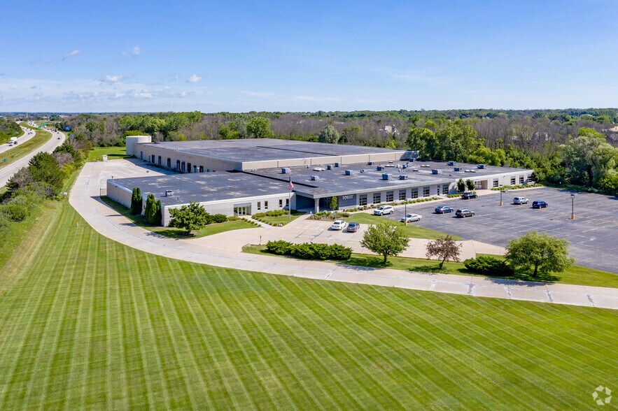 1000 W Donges Bay Rd, Mequon, WI à louer - Photo de l’immeuble – Image 2 sur 4