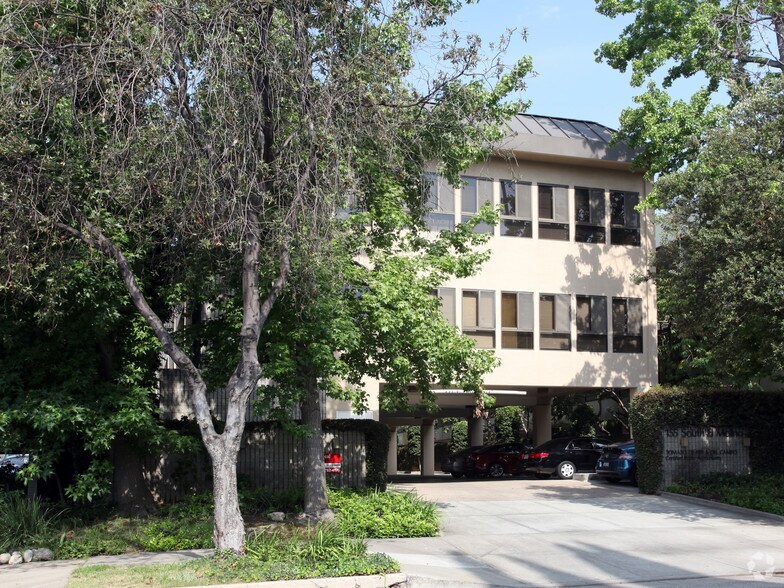 155 S El Molino Ave, Pasadena, CA à louer - Photo de l’immeuble – Image 2 sur 4