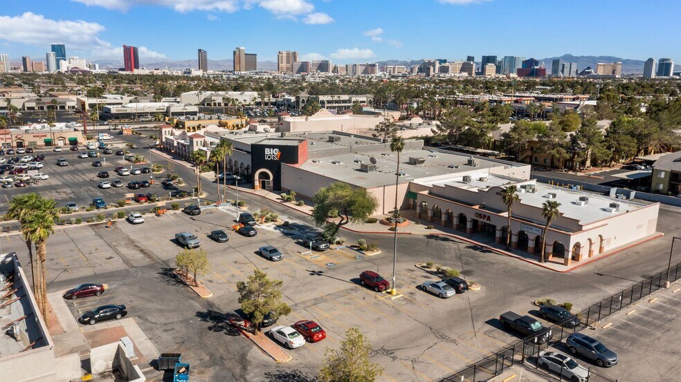 5015 W Sahara Ave, Las Vegas, NV à louer - Photo de l’immeuble – Image 1 sur 3