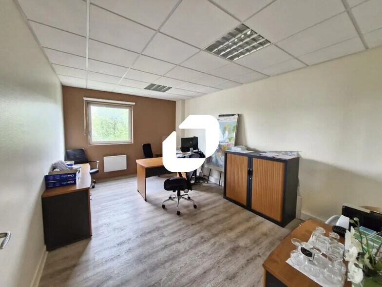 Bureau dans Roissy-en-Brie à louer - Photo de l’immeuble – Image 2 sur 7