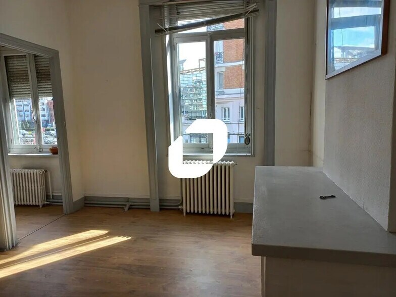 Bureau dans Roubaix à louer - Photo de l’immeuble – Image 2 sur 5