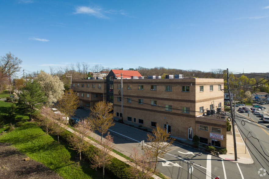 25 Pompton Ave, Verona, NJ à louer - Photo de l’immeuble – Image 3 sur 6