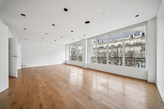 46 Avenue Montaigne, Paris à louer Photo intérieure– Image 1 sur 11