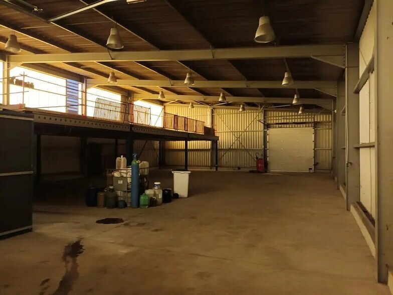 Local d'activités dans Anneville-Ambourville à vendre - Photo de l’immeuble – Image 2 sur 13