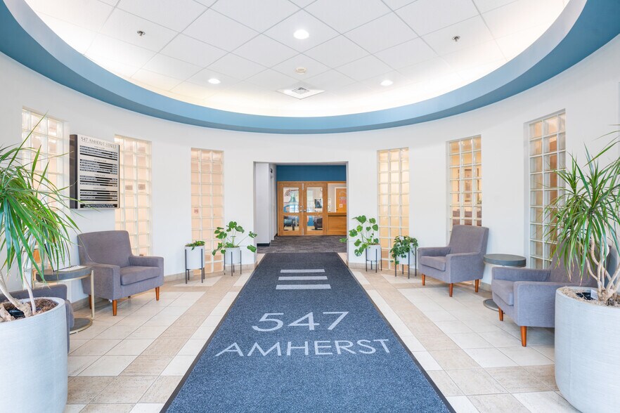 547 Amherst St, Nashua, NH à louer - Photo de l’immeuble – Image 3 sur 3