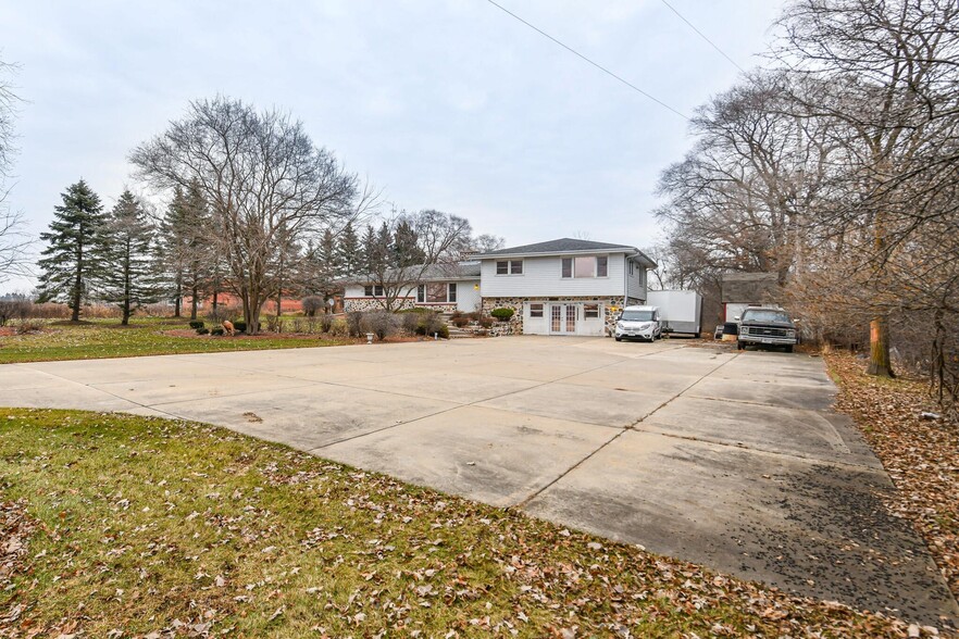 9609 W Loomis Rd, Franklin, WI à vendre - Photo de l’immeuble – Image 3 sur 19