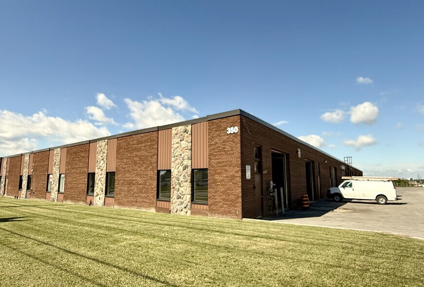 350 Oakdale Rd, Toronto, ON à louer - Photo de l’immeuble – Image 3 sur 12