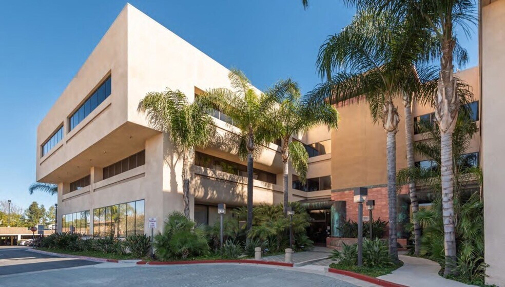 21731 Ventura Blvd, Woodland Hills, CA à louer - Photo de l’immeuble – Image 2 sur 43