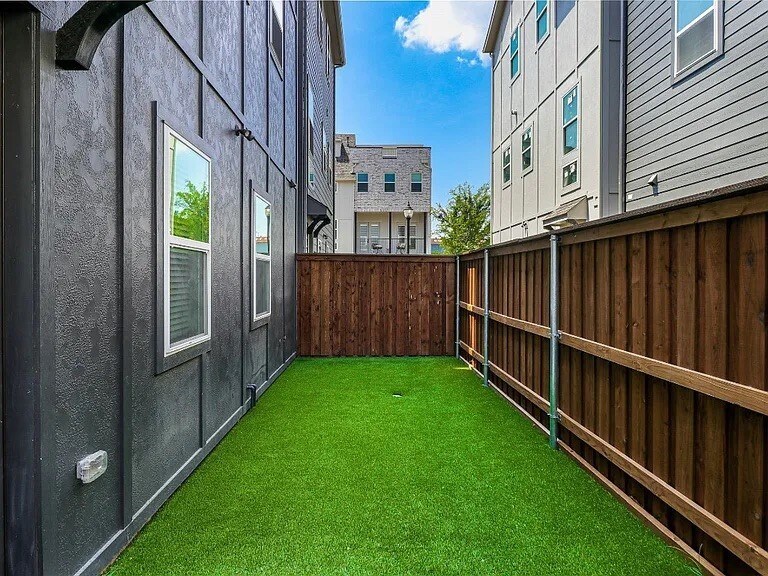 2511 Carolwood Ln, Dallas, TX à vendre - Photo de l’immeuble – Image 2 sur 18