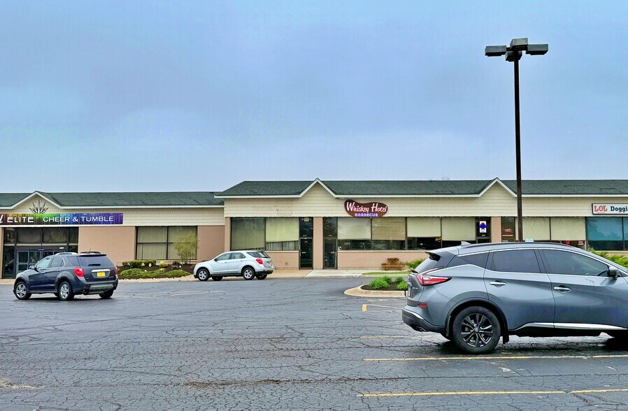 5512-5544 Elevator Rd, Roscoe, IL à louer - Photo de l’immeuble – Image 1 sur 14