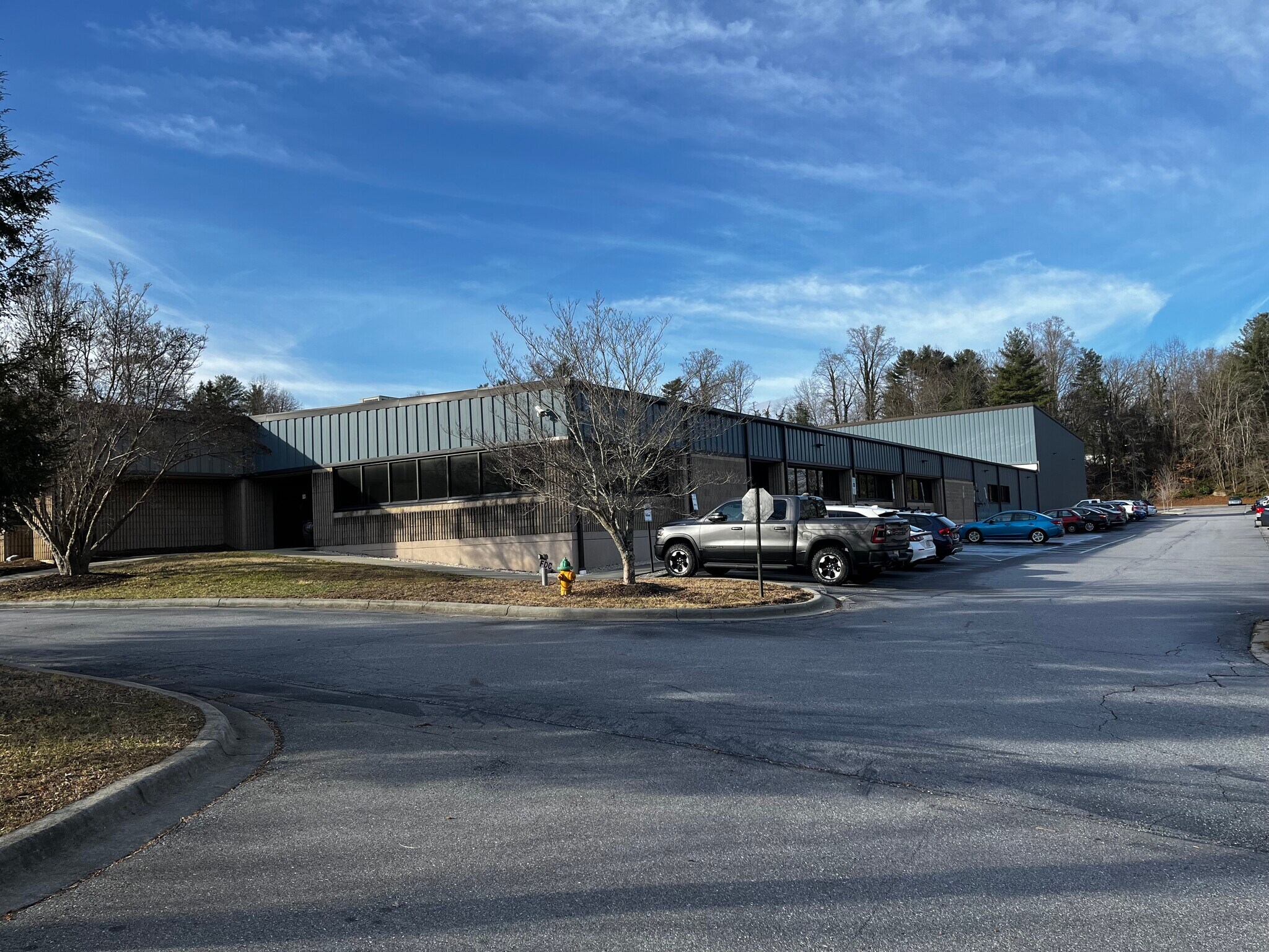 575-605 Sweeten Creek Industrial Park, Asheville, NC à vendre Photo principale– Image 1 sur 20