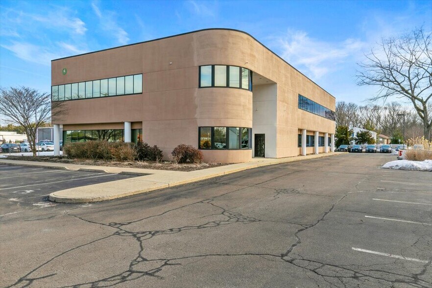 556 Washington Ave, North Haven, CT à vendre - Photo de l’immeuble – Image 2 sur 21