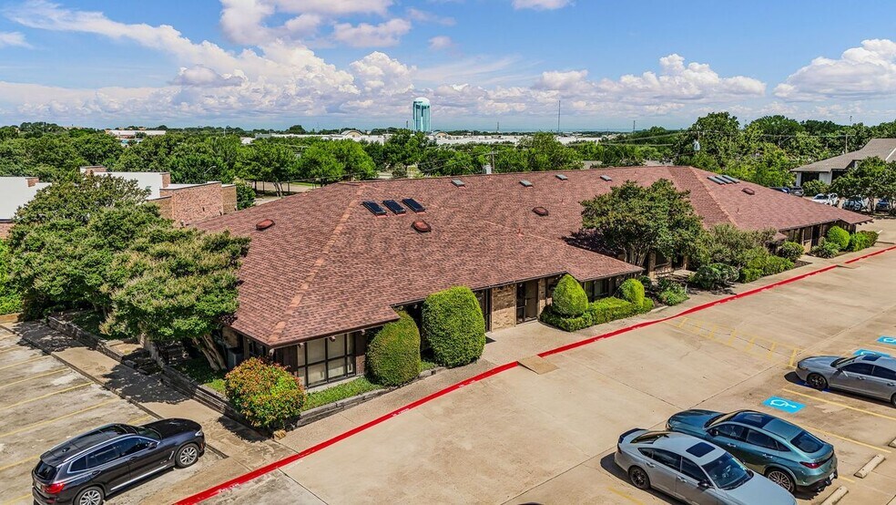 1721 Cimarron Trl, Hurst, TX à louer - Photo de l’immeuble – Image 1 sur 18