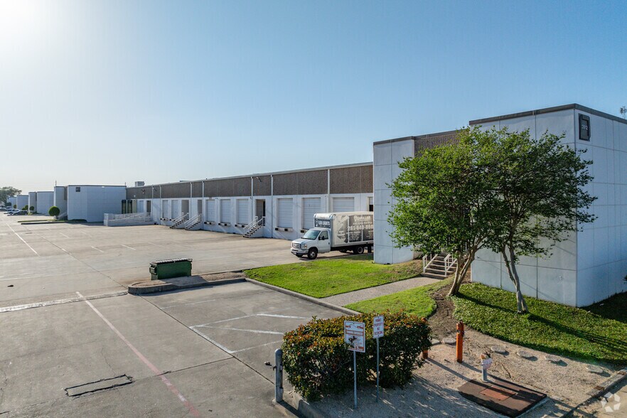 3912-3922 Dunvale Rd, Houston, TX à louer - Photo de l’immeuble – Image 2 sur 3