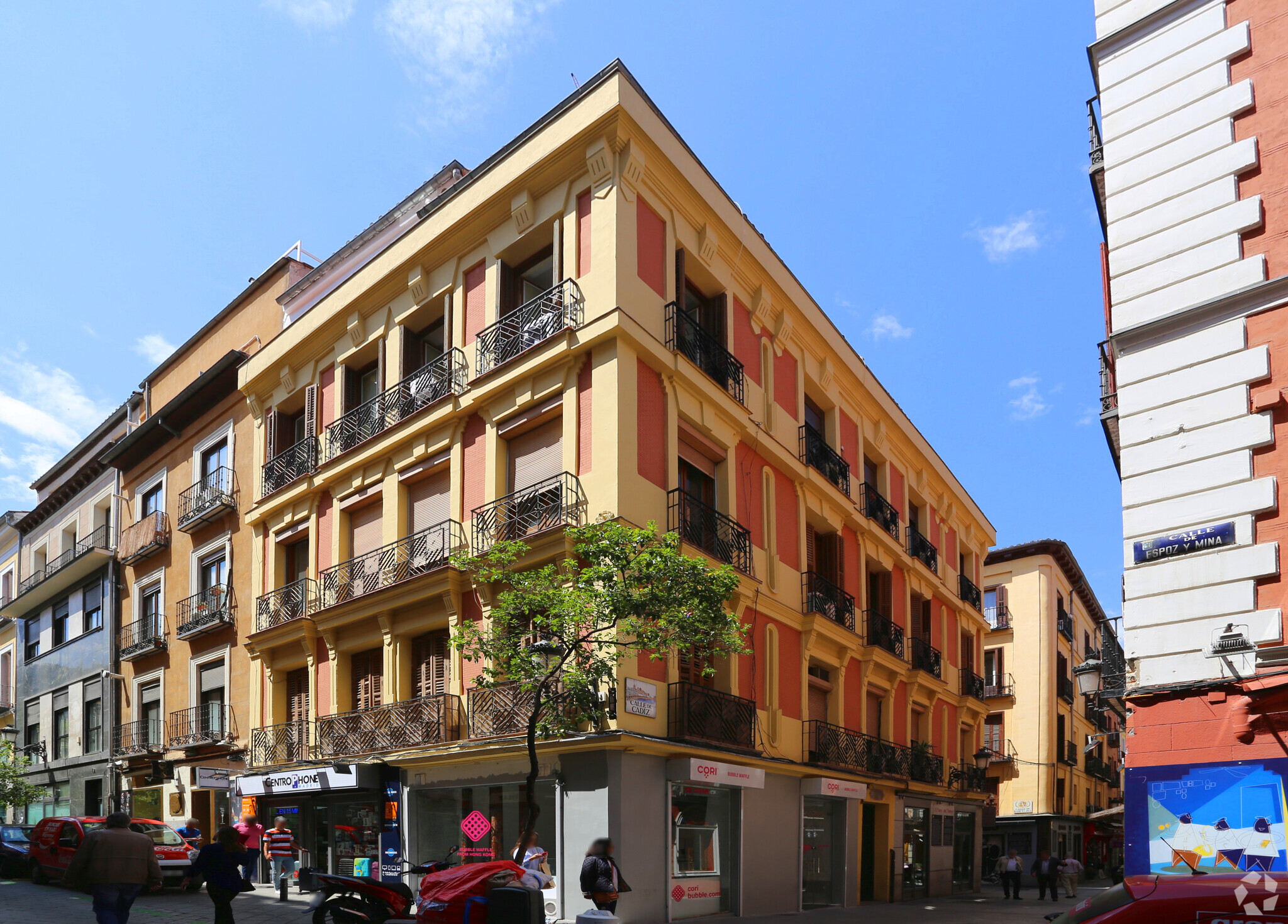Immeuble residentiel dans Madrid, Madrid à vendre Photo principale– Image 1 sur 3