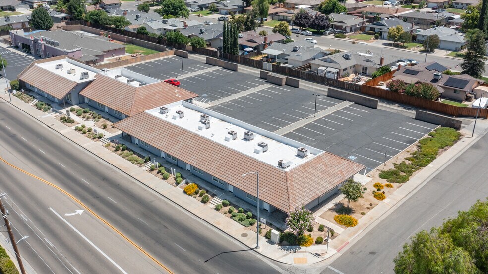 1715 N Minnewawa Ave, Clovis, CA à louer - Photo de l’immeuble – Image 2 sur 5