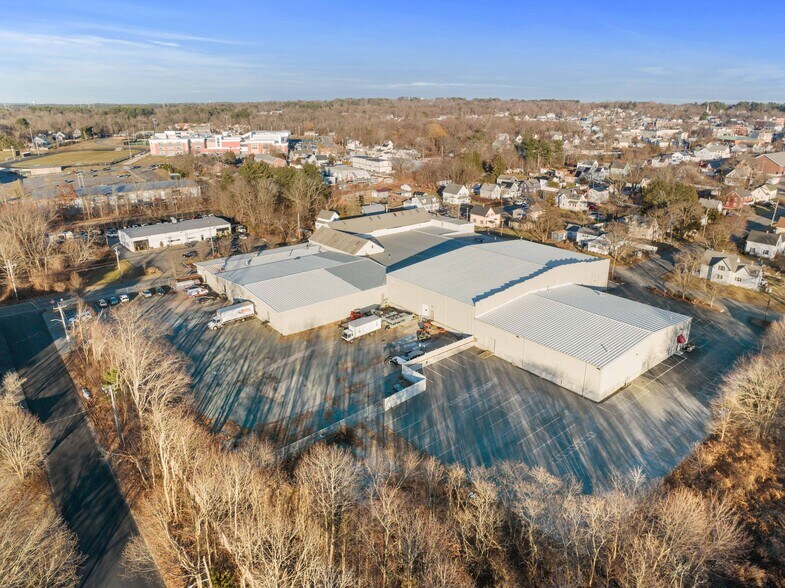 220 Canton St, Stoughton, MA à louer - Photo de l’immeuble – Image 3 sur 6