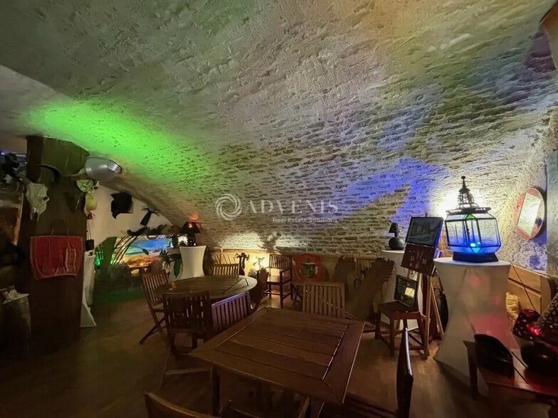 Local commercial dans Orléans à louer - Photo de l’immeuble – Image 2 sur 4