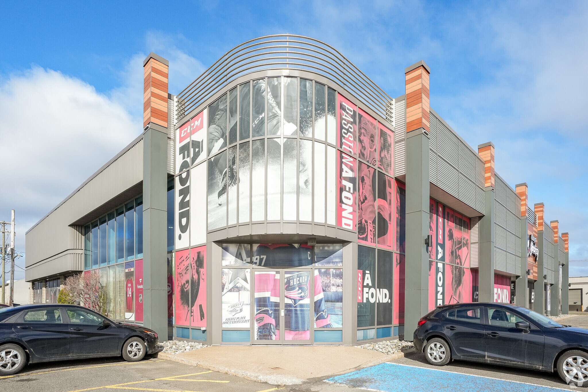 909-915 Pierre-Bertrand, Québec, QC à louer Photo principale– Image 1 sur 10