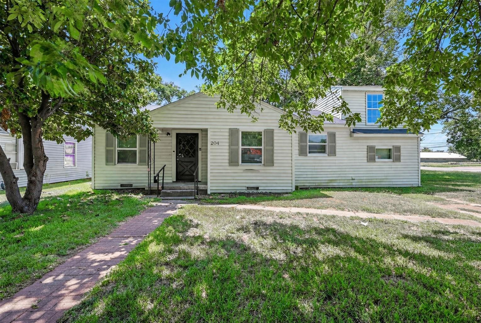 204 Graham Ave, Bonham, TX à vendre Photo principale– Image 1 sur 2