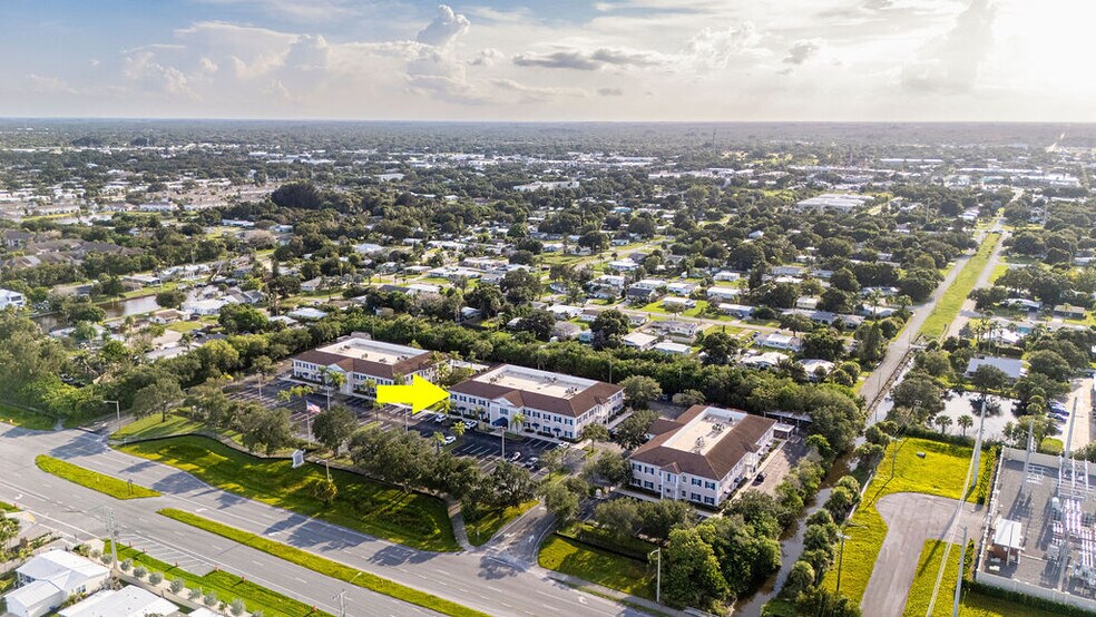 1555 Indian River Blvd, Vero Beach, FL à louer - Photo de l’immeuble – Image 2 sur 45