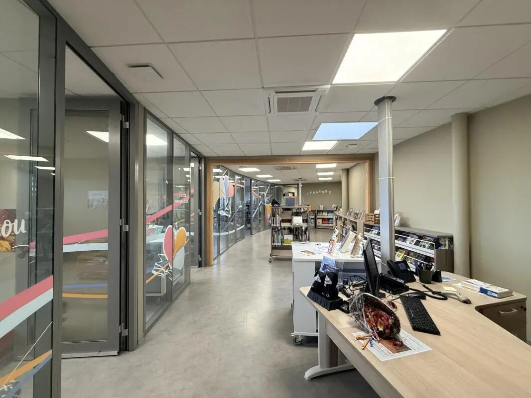 Bureau dans Roquebrune-sur-Argens à vendre Photo intérieure– Image 1 sur 5