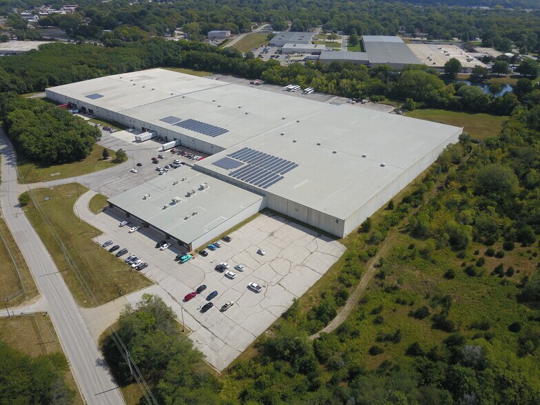 13201 Arrington Rd, Grandview, MO à louer - Photo de l’immeuble – Image 3 sur 17